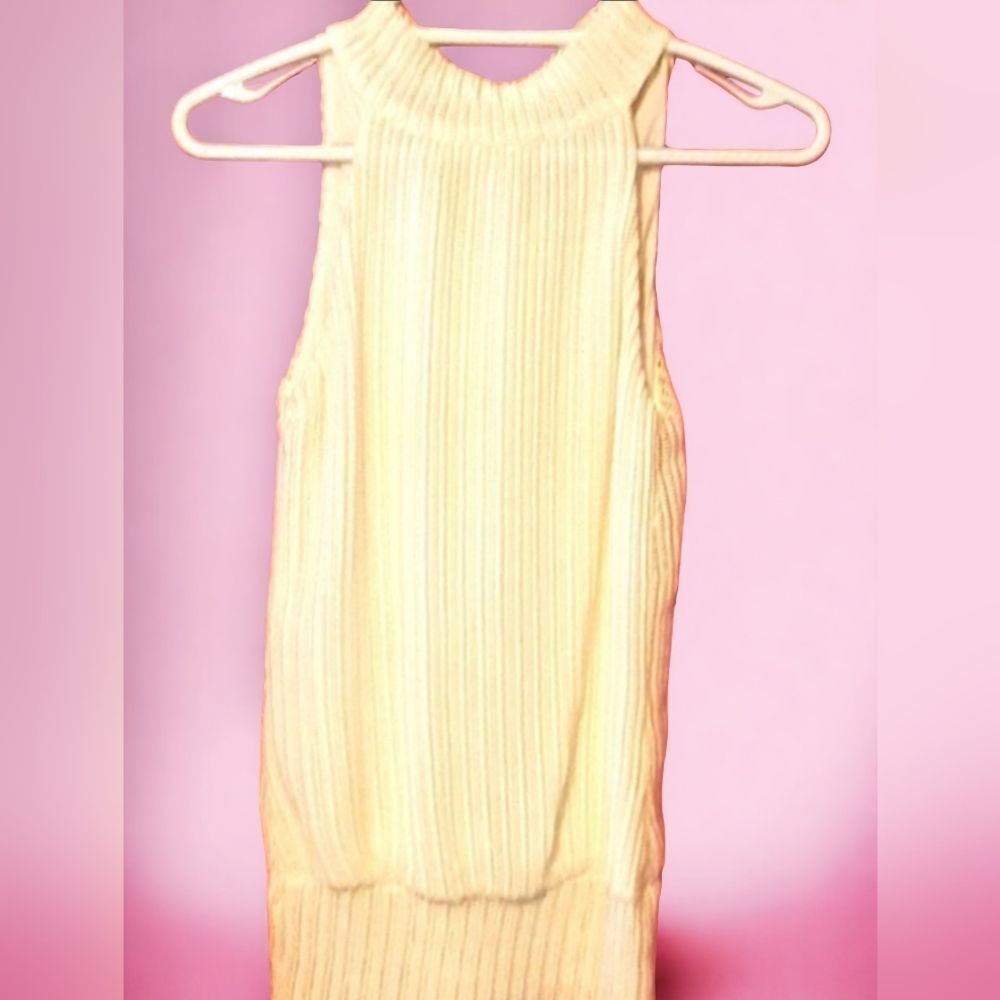 B.Wear tie back ladies blouse